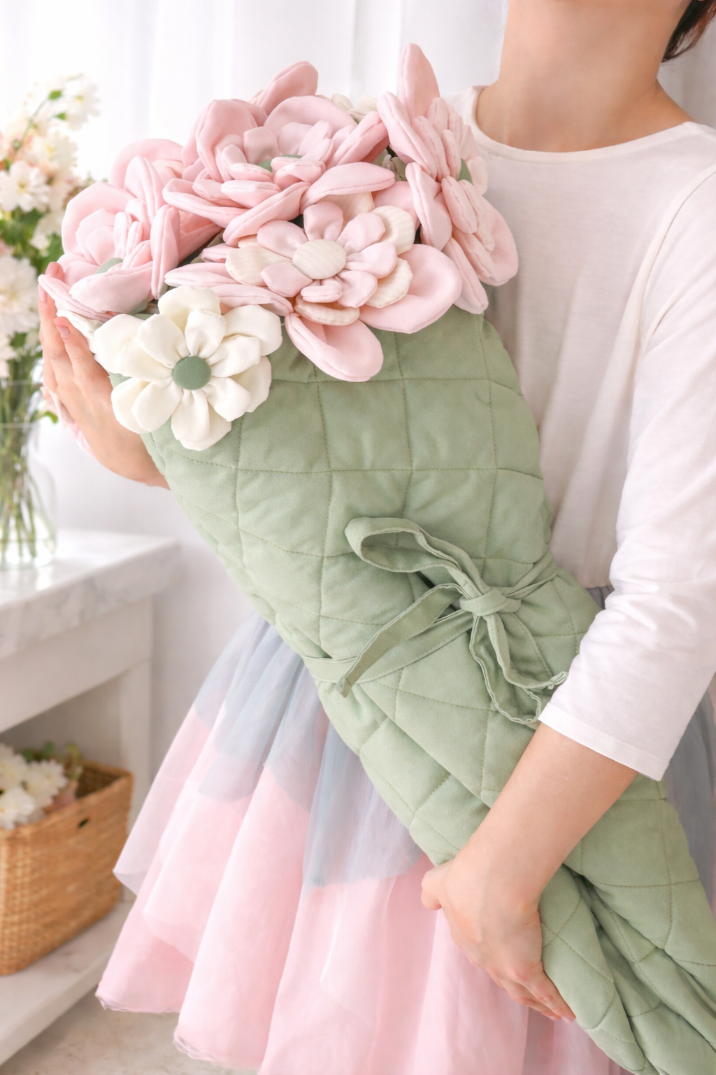 Bouquet Blanket — 55% Linen / 45% Cotton Round Throw, 60" Diameter